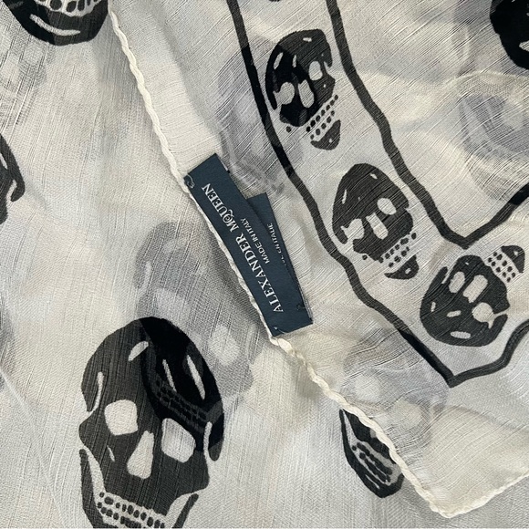 Alexander McQueen Silk Skull Scarf - Picture 9 of 9
